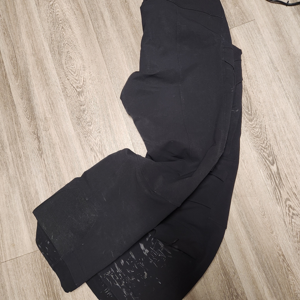 Arc'teryx Men's Black Cargo Pants - Picture 2 of 10
